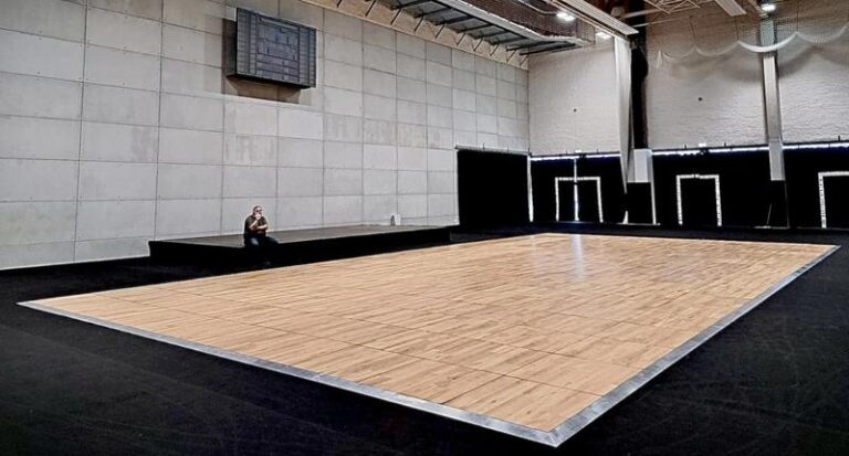 Wybór idealnego składanego parkietu tanecznego na Twoje wydarzenie – na co zwrócić uwagę?