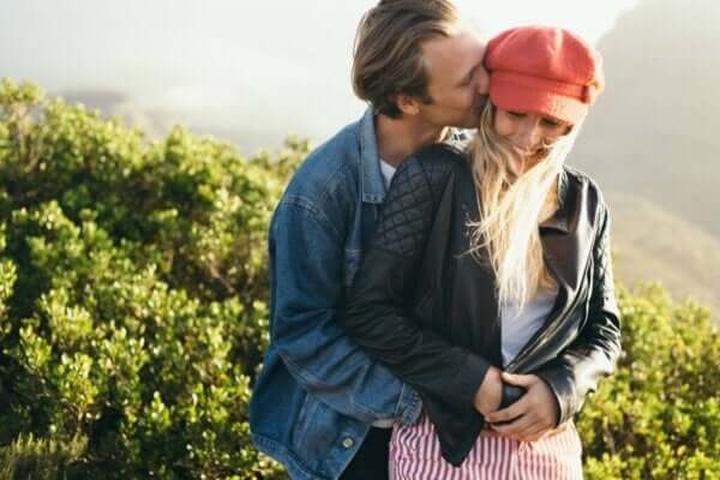 Estetyka teledysku fryzury i styl