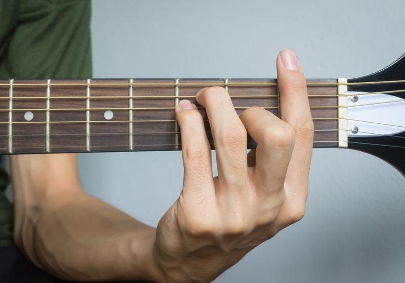 Porównanie marek strun do gitary