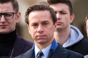 Faszysta w dzisiejszym świecie – kim jest i jakie niesie zagrożenia dla społeczeństwa?