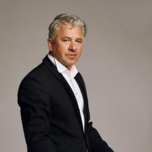 Janusz Józefowicz: Zaskakujący wiek i osiągnięcia, które zdefiniowały teatr w Polsce