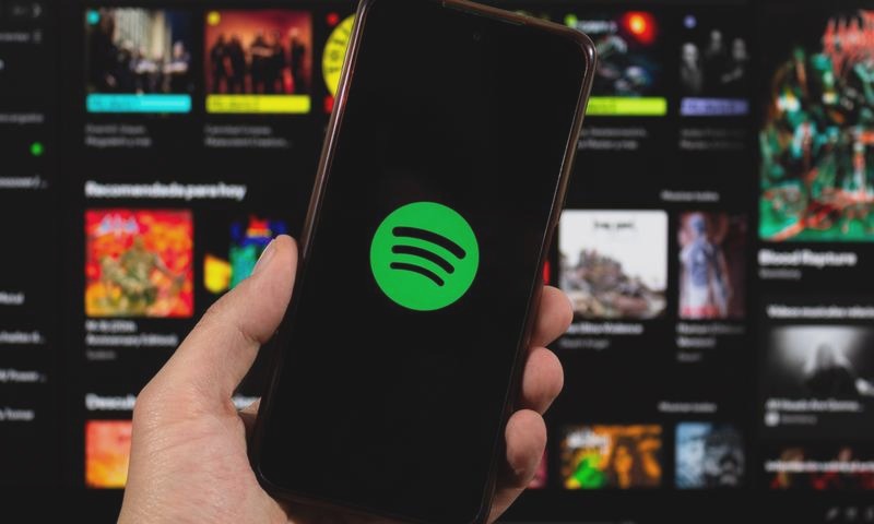 Czemu Spotify się zatrzymuje? Poznaj najczęstsze przyczyny i efektywne rozwiązania