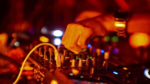 Klubowe brzmienie w Twoich rękach. Wybierz Denon DJ i daj się ponieść muzycznej pasji